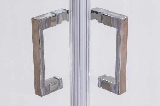 Solid handles made of polished stainless steel